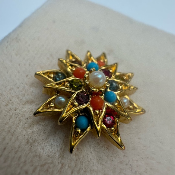 D'Orlan Gold Plated Star Pierced Earring with Swarovski Crystals and Sandstones. - Picture 3 of 3